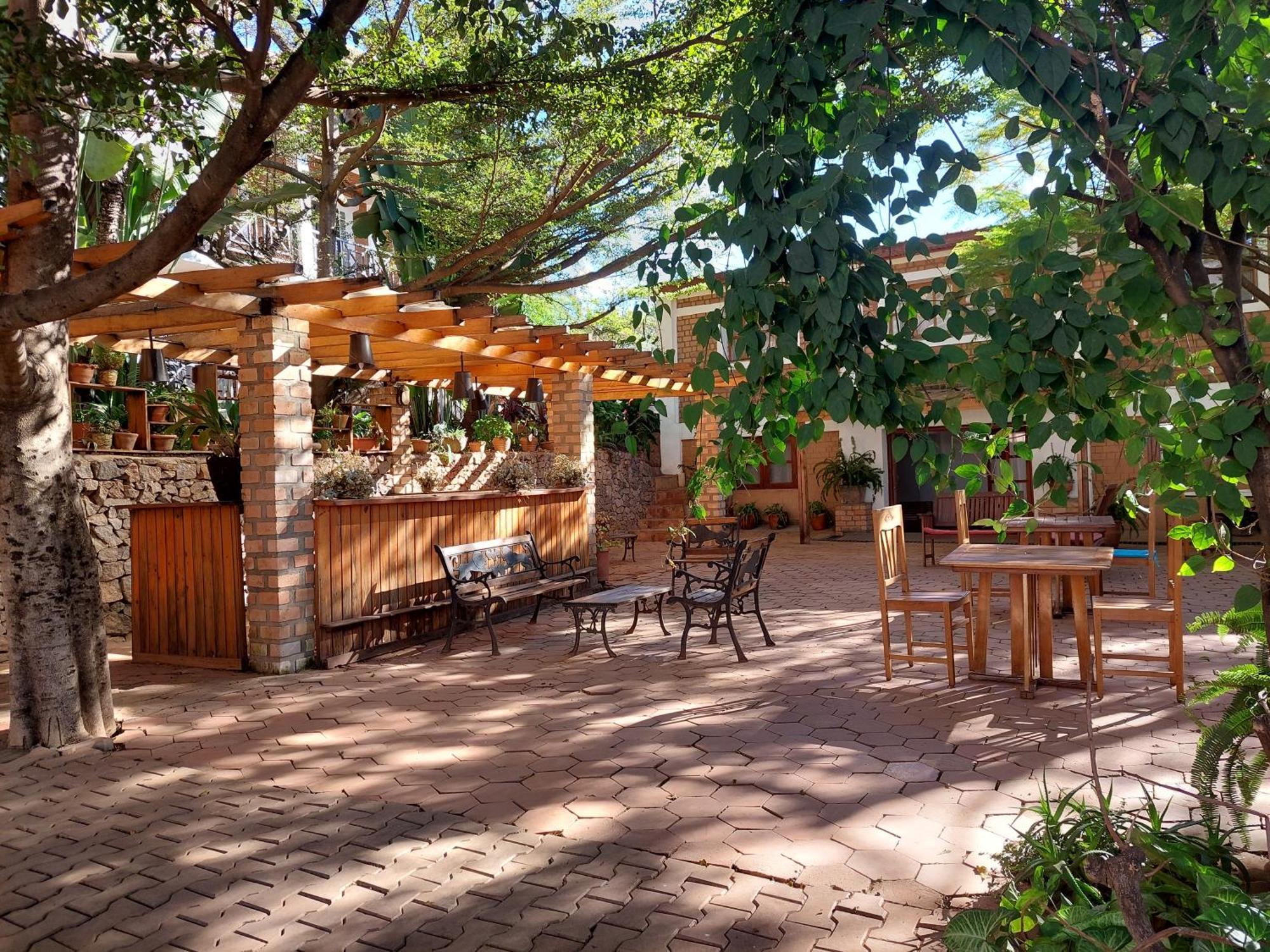 Island Continent Hotel Ivato  Exterior foto