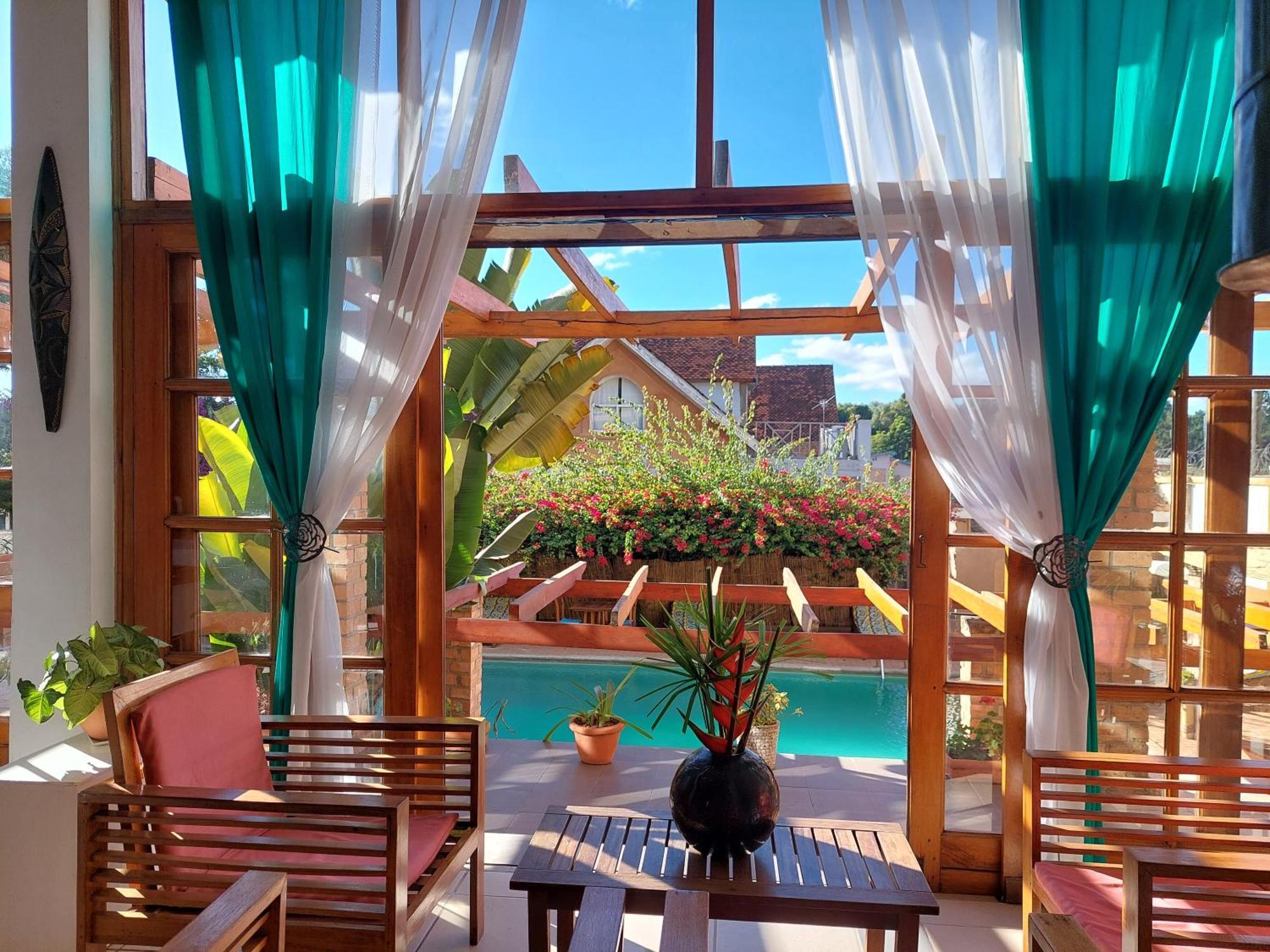 Island Continent Hotel Ivato  Exterior foto