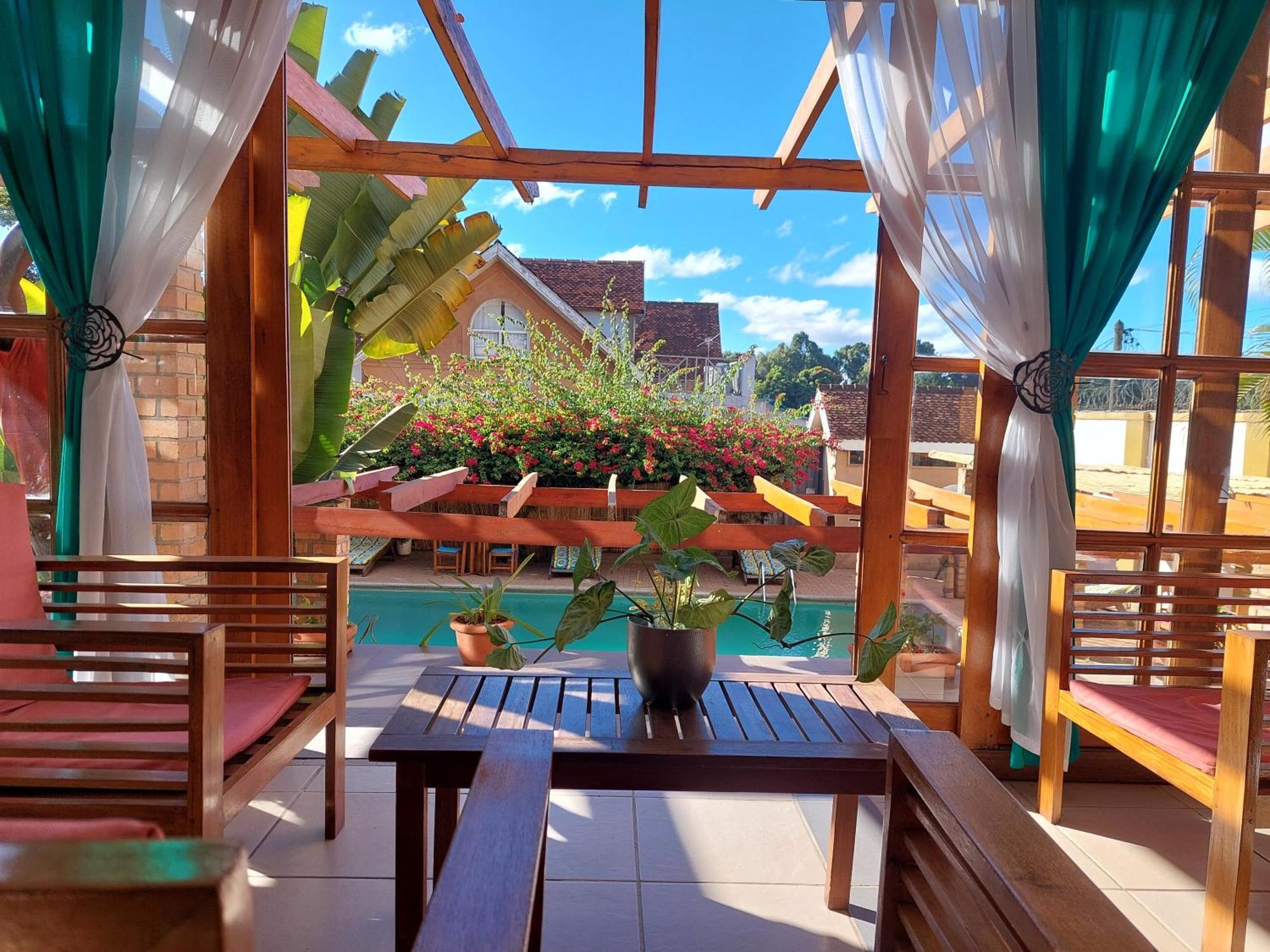 Island Continent Hotel Ivato Airport Exterior foto