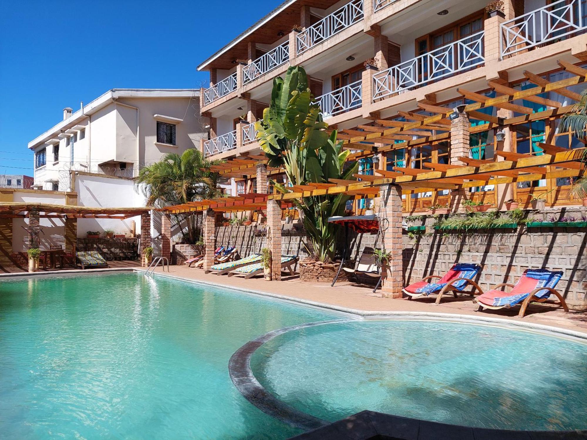 Island Continent Hotel Ivato  Exterior foto